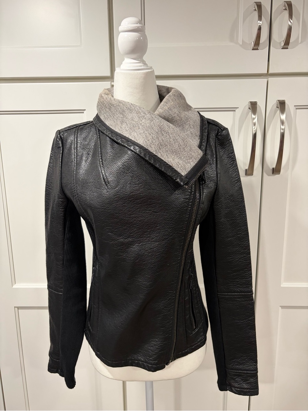 Express Black Faux-Leather Moto Jacket with Light Gray Shawl Collar - Picture 4 of 9